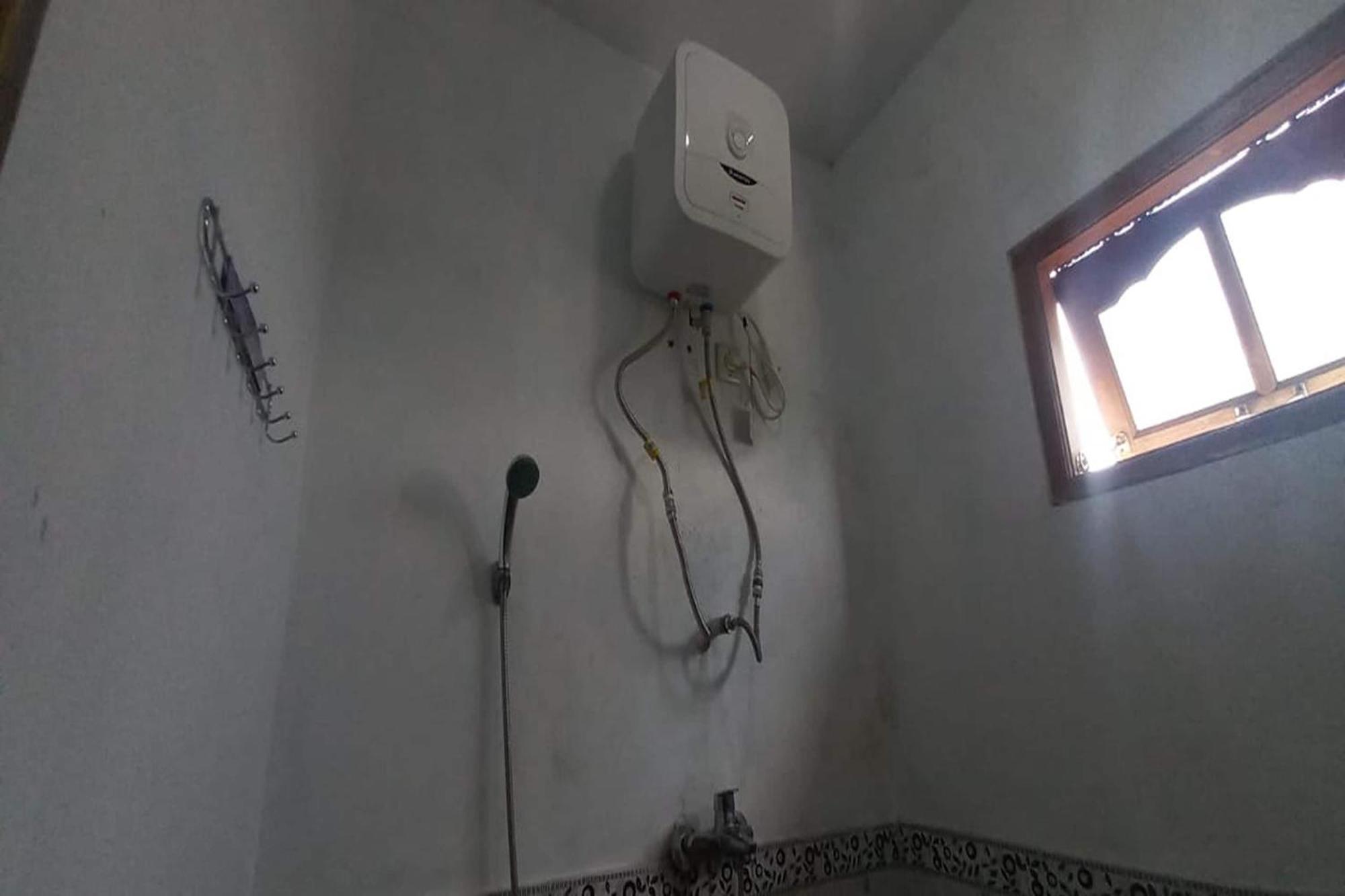 Oyo 93767 45 Guest House Sragen Exterior foto
